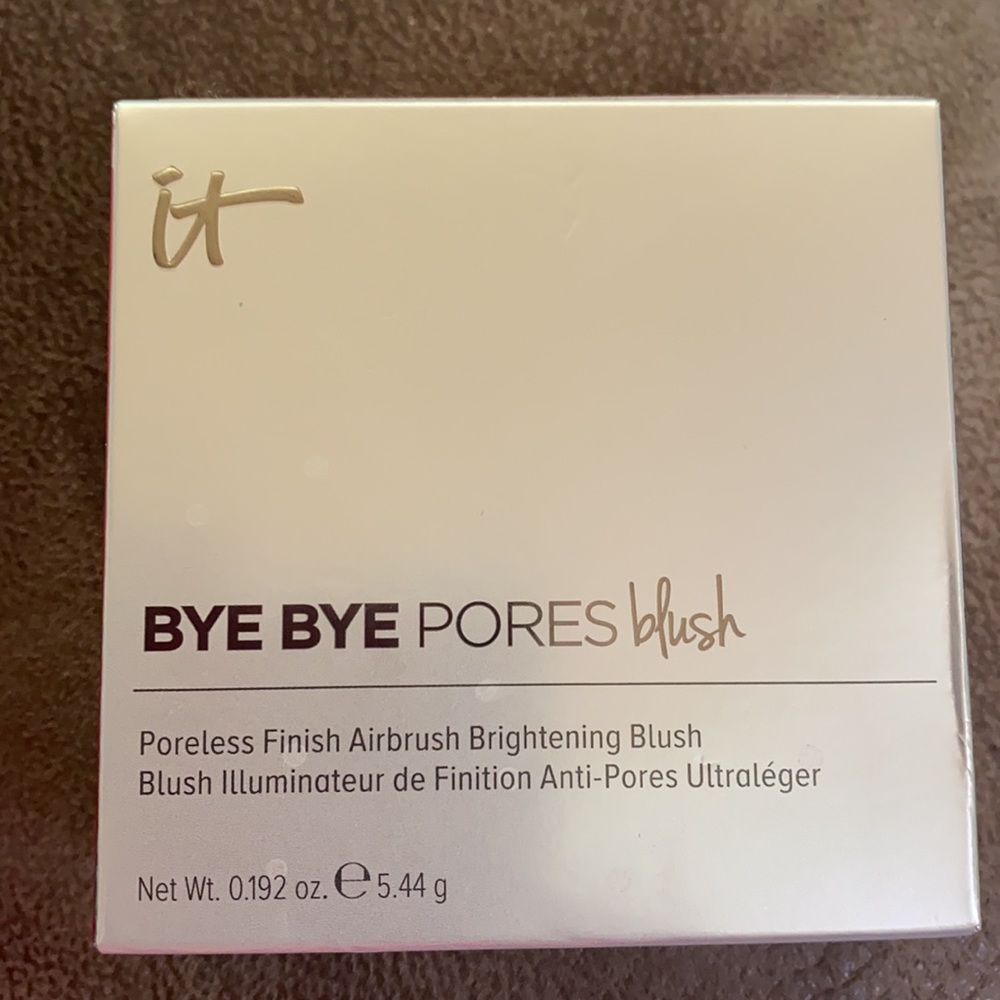 NIB It Cosmetics Bye Bye Pores blush in LOVE color